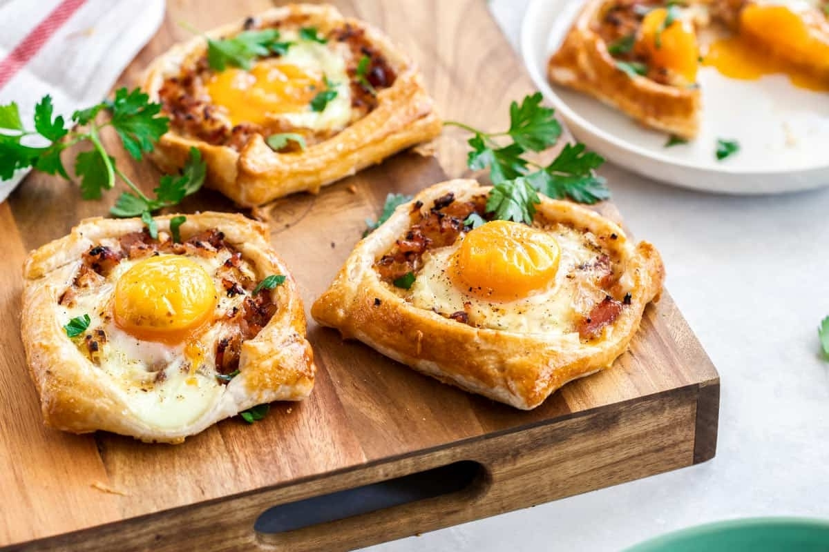 bladerdeeg-met-ei-en-spek-recept